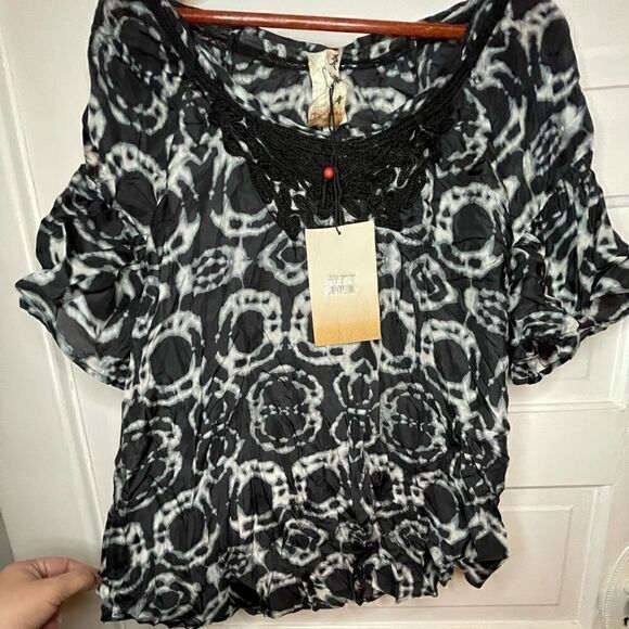 Da-Nang 100% Silk Handcrafted Shirt w/ Embroidery - Picture 5 of 11